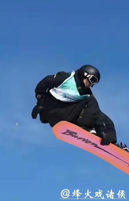 太快了,苏翊鸣冬奥夺铜立马拿下美国大牌代言,穿拖鞋照样帅出天际,22岁少年风华正茂引发热议 太快了,苏翊鸣冬奥夺铜立马拿下美国大牌代言,穿拖鞋照样帅出天际,22岁少年风华正茂引发热议