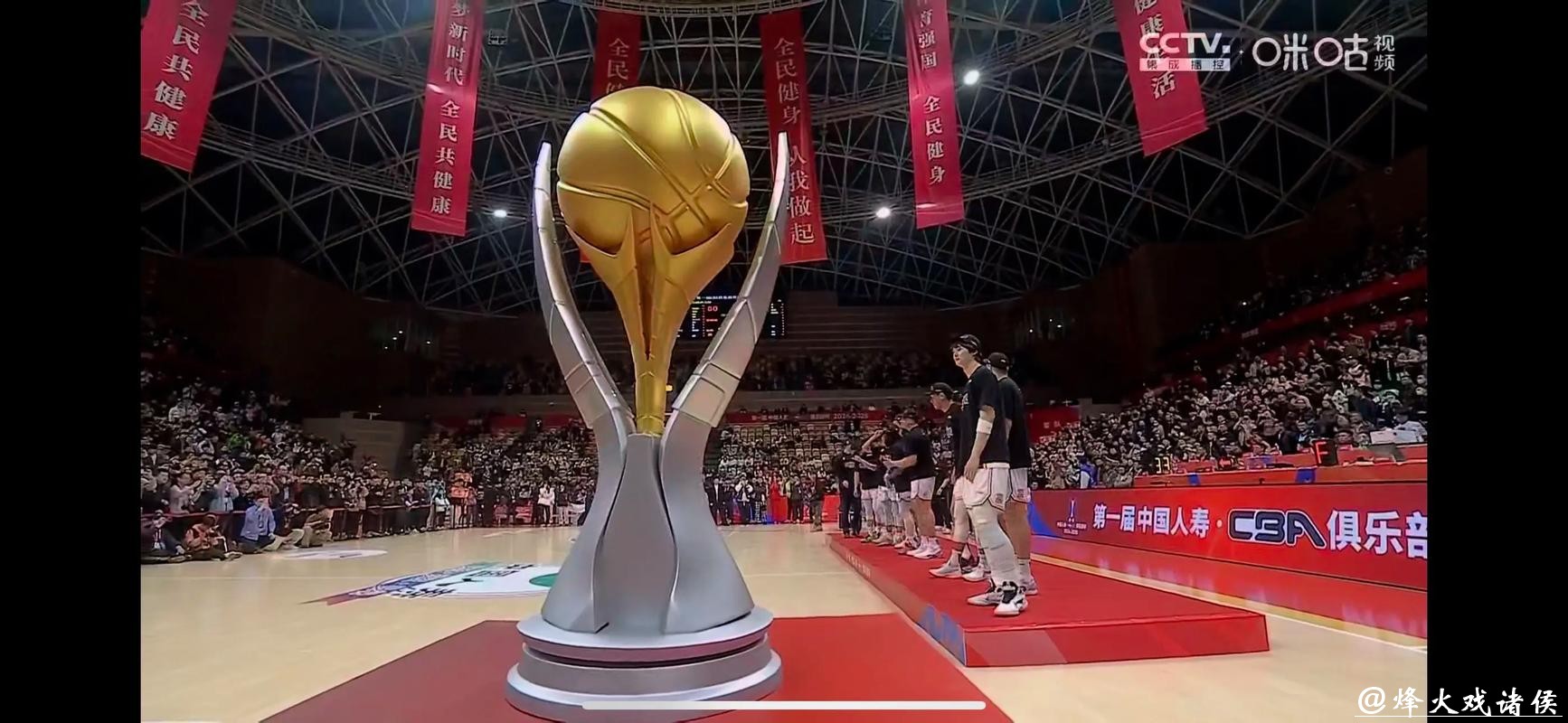 这次可以“半场开香槟”,上海男篮大胜山西队,成功卫冕CBA俱乐部杯 这次可以“半场开香槟”,上海男篮大胜山西队,成功卫冕CBA俱乐部杯