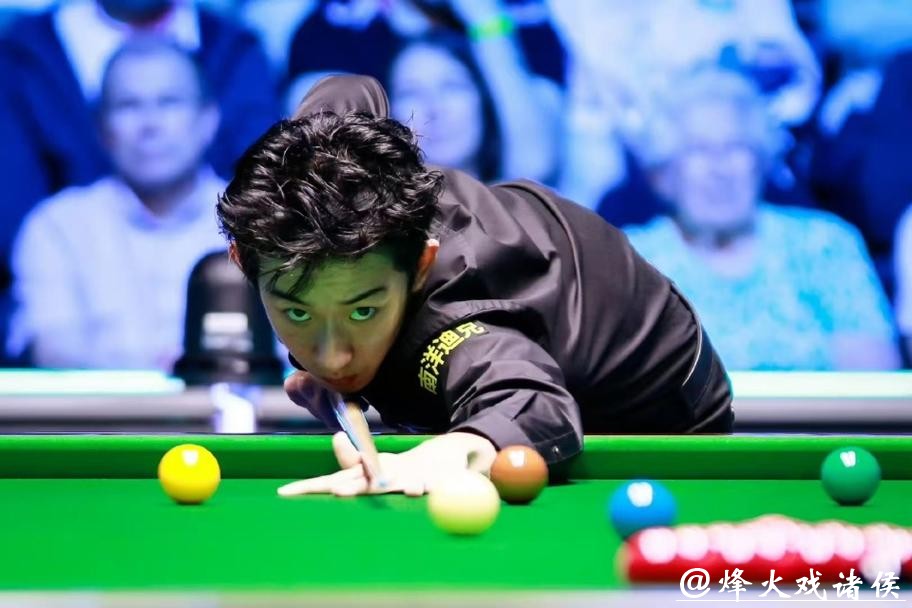 吴宜泽6-0零封霍金斯 强势挺进斯诺克国锦赛四强